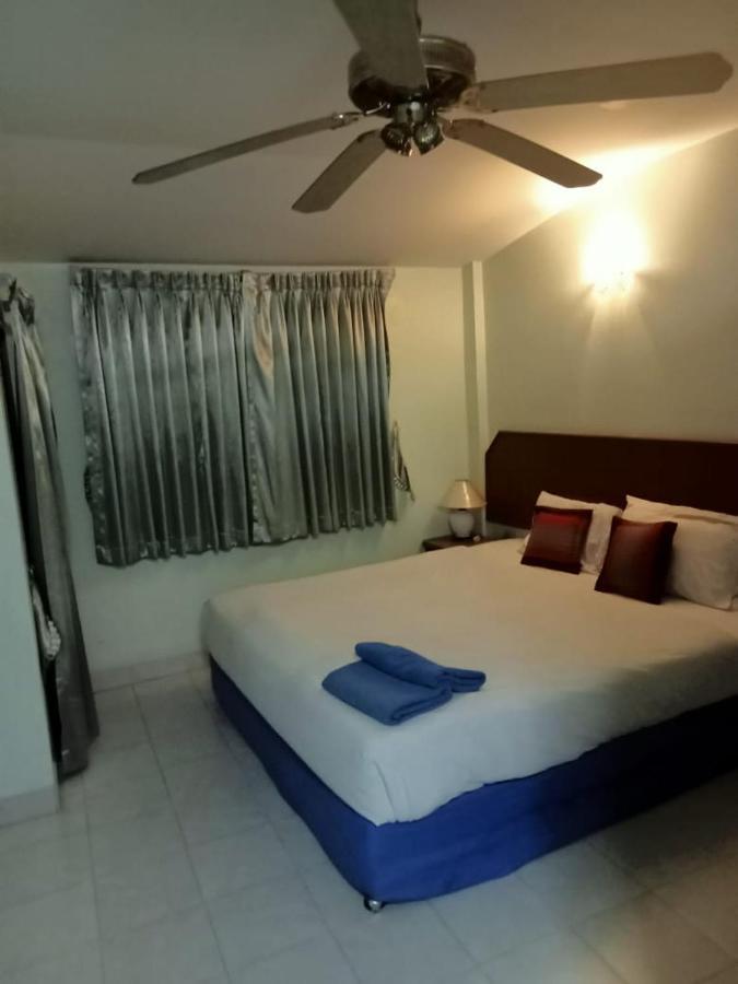 Kingfisher House And Bar Pattaya Esterno foto