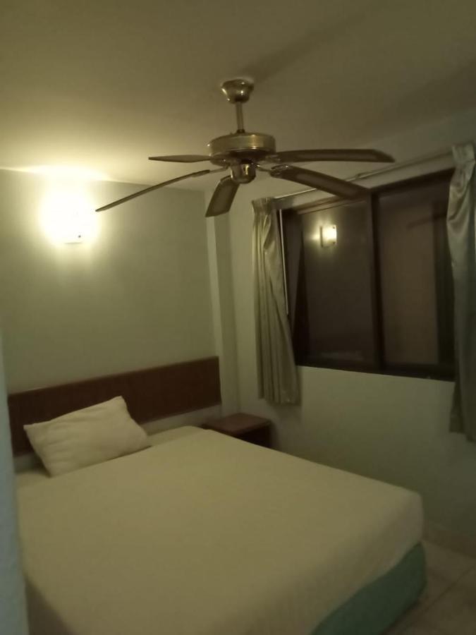 Kingfisher House And Bar Pattaya Esterno foto