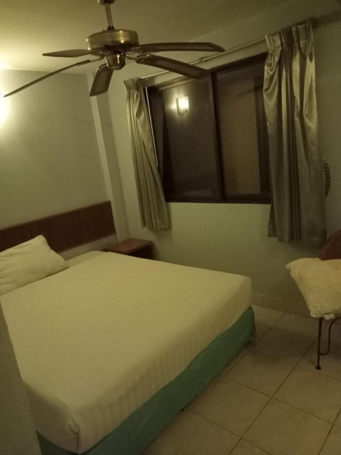 Kingfisher House And Bar Pattaya Esterno foto