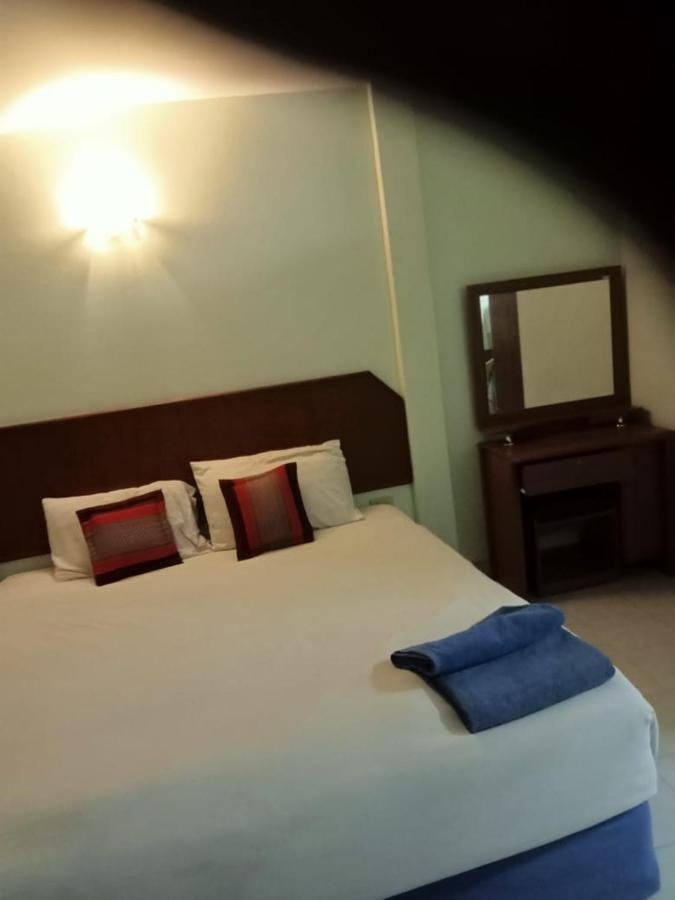 Kingfisher House And Bar Pattaya Esterno foto