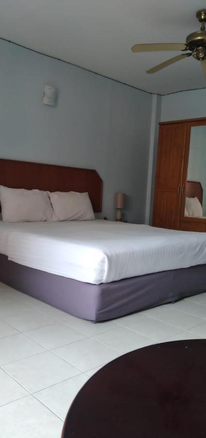 Kingfisher House And Bar Pattaya Esterno foto